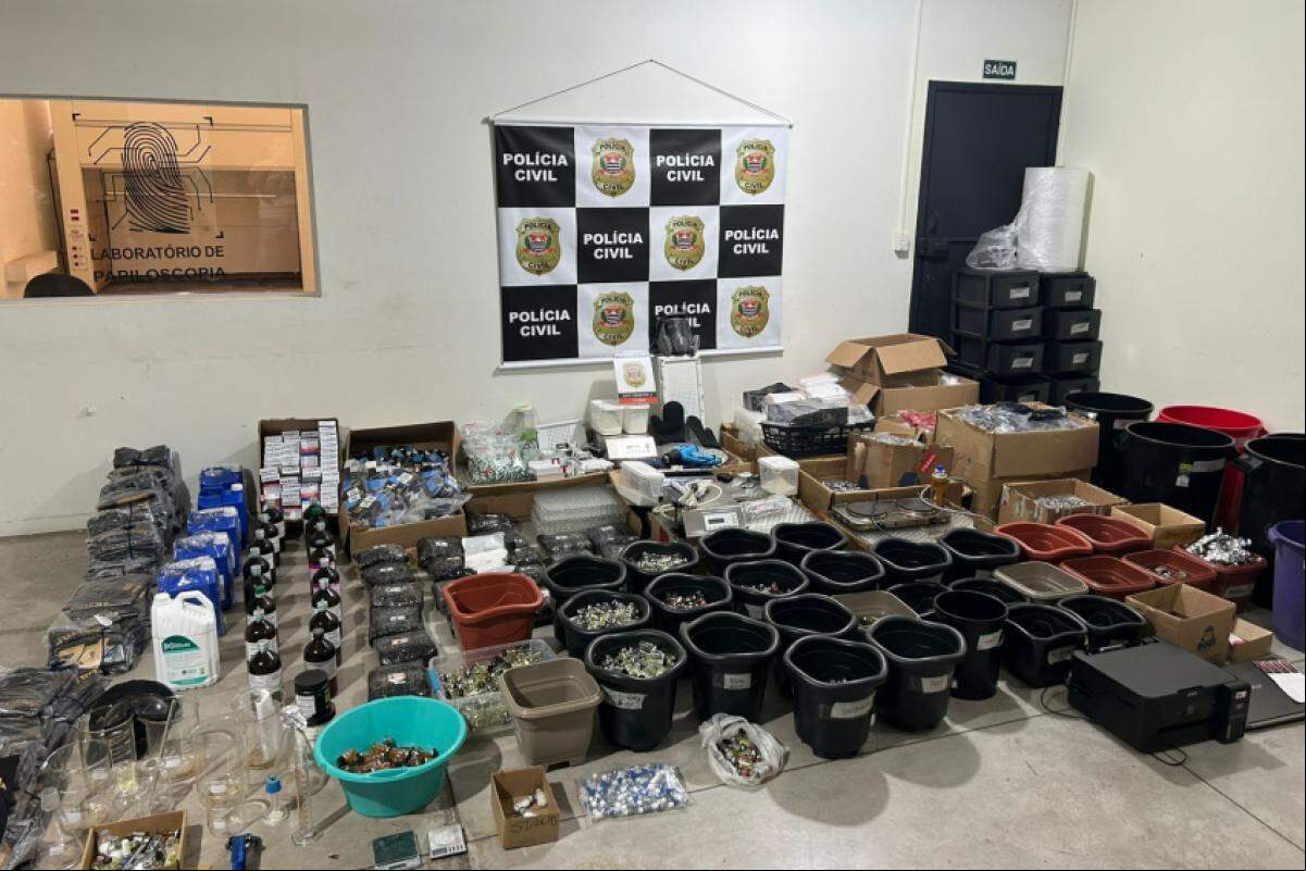 Além de insumos e frascos prontos para a venda, o homem contava com todo o aparato pra produzir os anabolizantes clandestinos