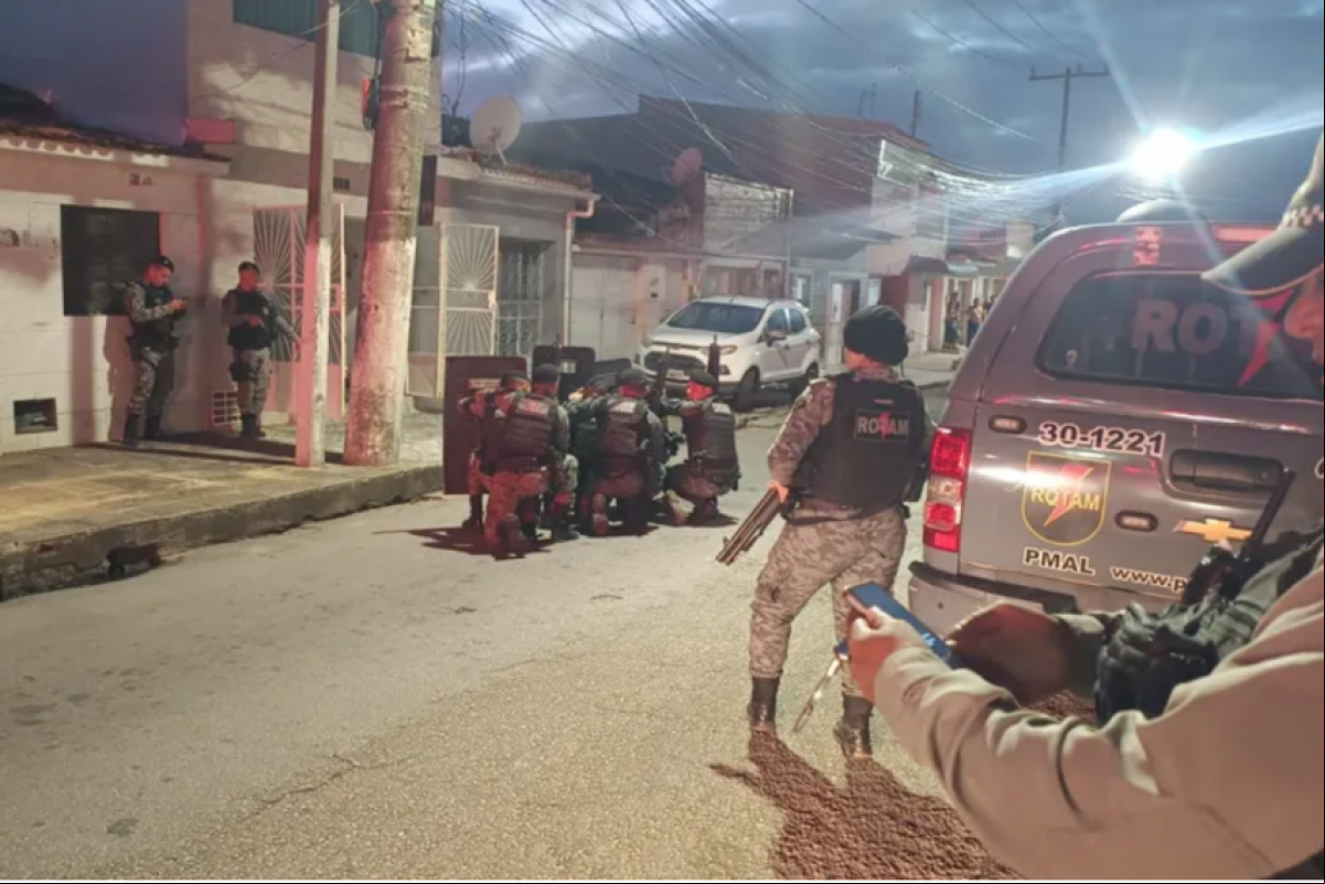 O episódio terminou com a intervenção do Batalhão de Operações Especiais (Bope), que conseguiu resgatar três reféns com vida e neutralizar o agressor.